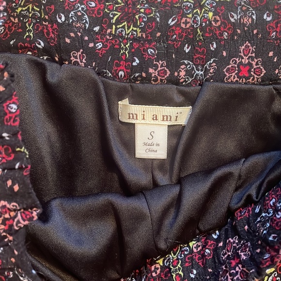 FRANCESCA'S Patterned Shorts - Picture 3 of 3